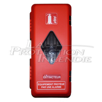 Fire extinguisher box bearing a sign “EQUIPMENT PROTECTED BY AN ALARM”